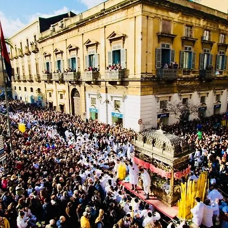 A Casa Distefano, We Are The Center!